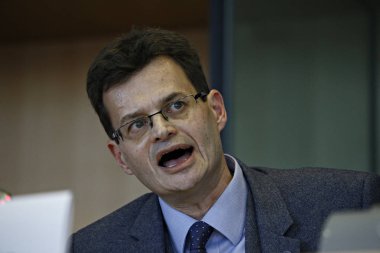 AB Parlamentosu, Avrupa Birliği baş profesyonelleri için üç adayı sınava hazır