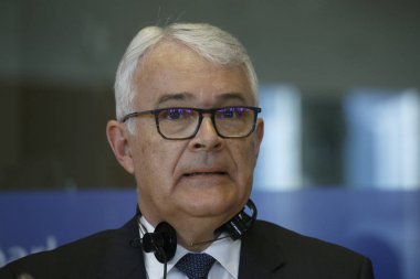 AB Parlamentosu, Avrupa Birliği baş profesyonelleri için üç adayı sınava hazır