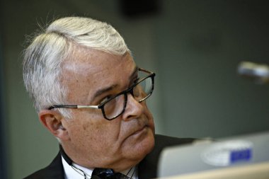 AB Parlamentosu, Avrupa Birliği baş profesyonelleri için üç adayı sınava hazır