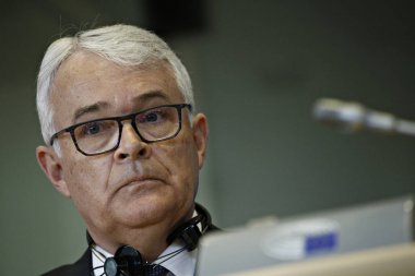 AB Parlamentosu, Avrupa Birliği baş profesyonelleri için üç adayı sınava hazır