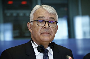 AB Parlamentosu, Avrupa Birliği baş profesyonelleri için üç adayı sınava hazır