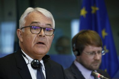 AB Parlamentosu, Avrupa Birliği baş profesyonelleri için üç adayı sınava hazır