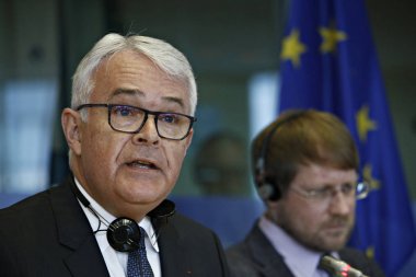 AB Parlamentosu, Avrupa Birliği baş profesyonelleri için üç adayı sınava hazır