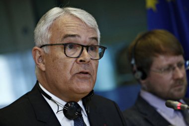 AB Parlamentosu, Avrupa Birliği baş profesyonelleri için üç adayı sınava hazır