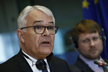 AB Parlamentosu, Avrupa Birliği baş profesyonelleri için üç adayı sınava hazır