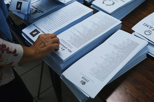 Cidadãos gregos que vivem no estrangeiro votam no Parlamento Europeu — Fotografia de Stock