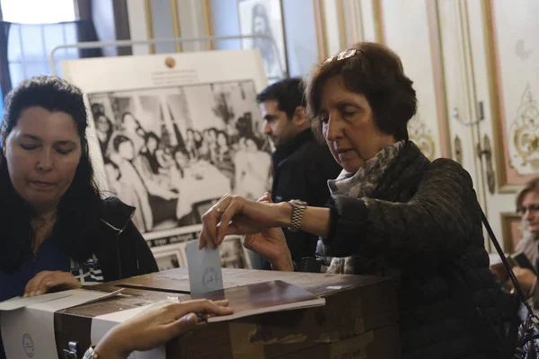 Yurtdışında yaşayan Yunan vatandaşları Avrupa Parlamentosu seçmeni için oy