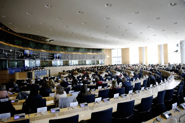 Parlamento de la UE audicionará a los tres candidatos a los principales profesionales de la UE — Foto de Stock