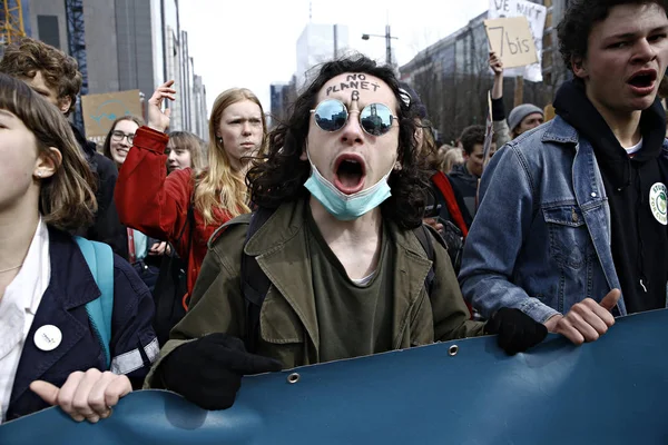 A belga diákok a brüsszeli éghajlat-demonstrációért gyűlnek össze — Stock Fotó