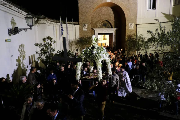 Adoradores Cristãos Ortodoxos Participam Litania Epitáfio Durante Tarde Sexta Feira — Fotografia de Stock