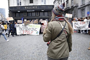 Brüksel' de iklim aktivistleri protesto edildi, Belçika