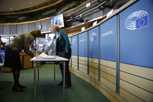 Miembros Del Parlamento Europeo Votan Una Comisión Parlamentaria Parlamento Bruselas — Foto de Stock