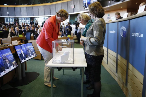 Members European Parliament Voting Parliamentary Committee Parliament Brussels Belgium Feb — Stock Photo, Image