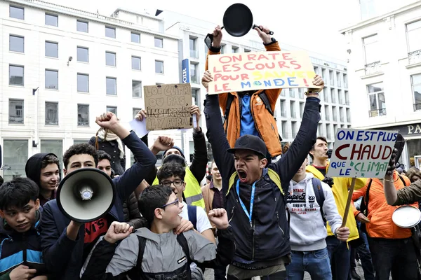 Климатические активисты протестуют в Брюсселе — стоковое фото