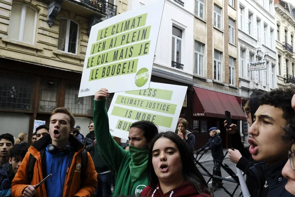 Gli attivisti per il clima protestano a Bruxelles, Belgio — Foto Stock