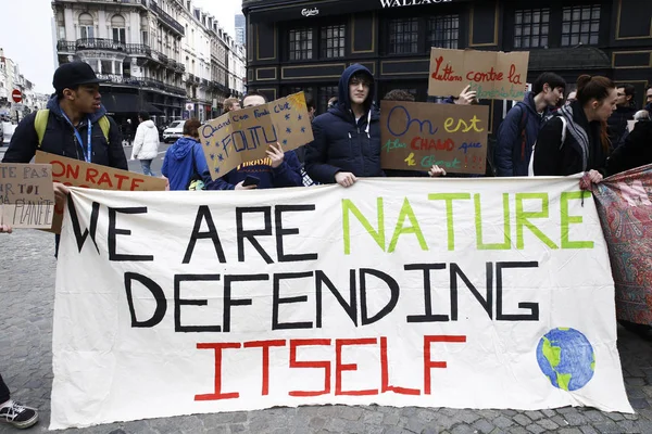 Gli attivisti per il clima protestano a Bruxelles, Belgio — Foto Stock