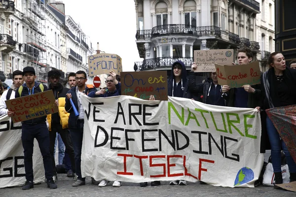 Éghajlat-aktivisták tiltakozás Brüsszelben, Belgiumban — Stock Fotó