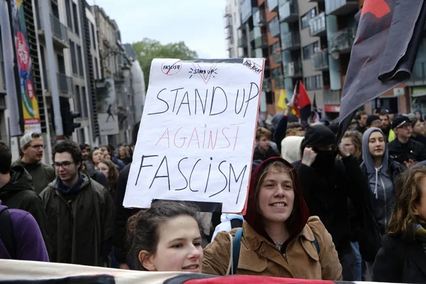 比利时布鲁塞尔 2019年5月28日抗议者高举标语 高喊反对极右和法西斯主义抬头的抗议活动 — 图库照片
