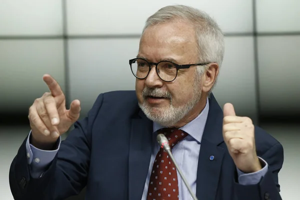 Presidente del Banco Europeo de Inversiones (BEI), Werner Hoyer , — Foto de Stock