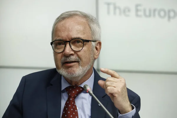 Presidente del Banco Europeo de Inversiones (BEI), Werner Hoyer , — Foto de Stock