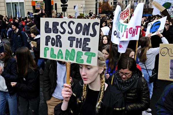 Belgische studenten verzamelen voor een klimaat demonstratie in Brussel, — Stockfoto