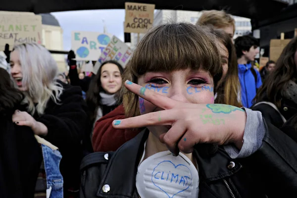 Estudantes belgas se reúnem para uma manifestação climática em Bruxelas , — Fotografia de Stock