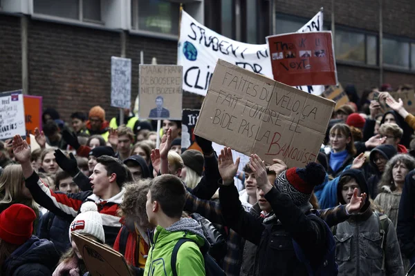 Gli studenti belgi si riuniscono per una manifestazione sul clima a Bruxelles , — Foto Stock