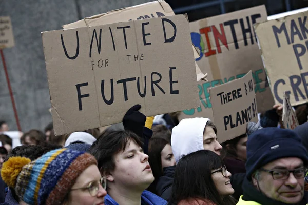 Belgičtí studenti se shromažďují za klimatickou ukázku v Bruselu., — Stock fotografie