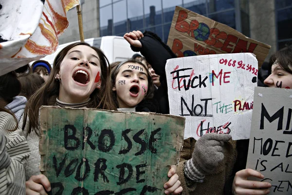 Belgische Studenten versammeln sich zu einer Klimademonstration in Brüssel, — Stockfoto