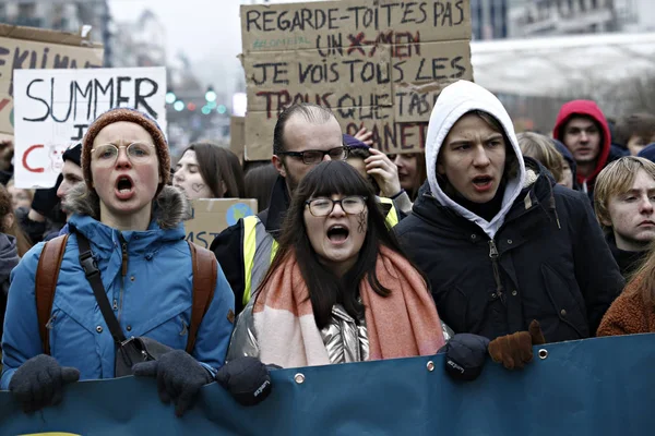 Βέλγοι φοιτητές συγκεντρώνονται για μια κλιματική διαδήλωση στις Βρυξέλλες, — Φωτογραφία Αρχείου