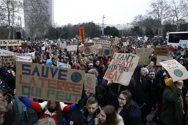 벨기에 학생들이 브뤼셀에서 기후 시위를 위해 모인다., — 스톡 사진