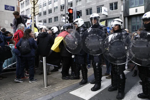 "Emelkedik az éghajlat" demonstráció Brüsszel, Belgium — Stock Fotó