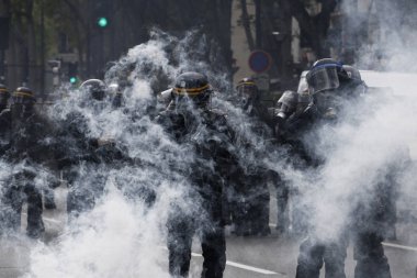 Protestocular annua için bir yürüyüş sırasında çevik kuvvet ile çatıştı