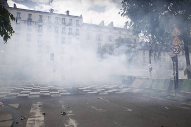 Protestocular annua için bir yürüyüş sırasında çevik kuvvet ile çatıştı