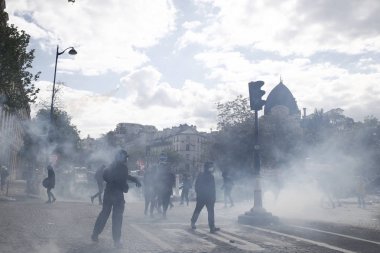 Protestocular annua için bir yürüyüş sırasında çevik kuvvet ile çatıştı
