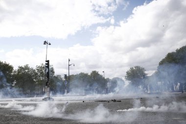 Protestocular annua için bir yürüyüş sırasında çevik kuvvet ile çatıştı