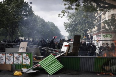 Protestocular annua için bir yürüyüş sırasında çevik kuvvet ile çatıştı