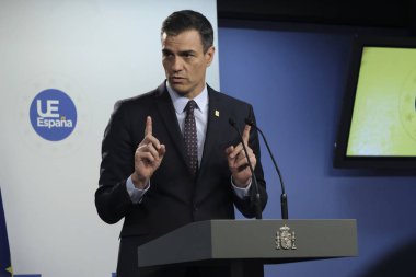 Brüksel, Belçika. 2. Temmuz 2019. İspanya Başbakanı Pedro Sanchez, Avrupa Birliği liderler zirvesinin ardından düzenlediği basın toplantısında konuştu.