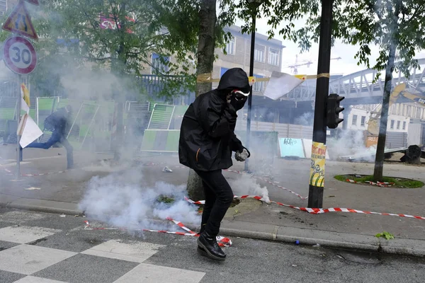 Demonstranter drabbade samman med kravallpolis under en marsch för annua — Stockfoto