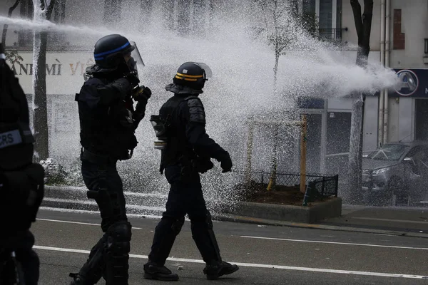 Protesters clashed with riot police during a march for the annua — Stock Photo, Image