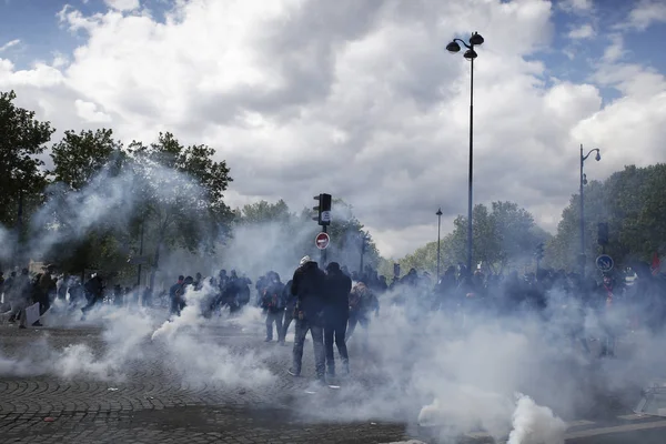 Protestocular annua için bir yürüyüş sırasında çevik kuvvet ile çatıştı — Stok fotoğraf