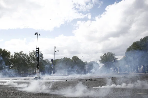 Demonstranten botste met oproerpolitie tijdens een Mars voor de annua — Stockfoto