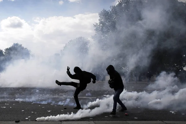 Demonstranter drabbade samman med kravallpolis under en marsch för annua — Stockfoto