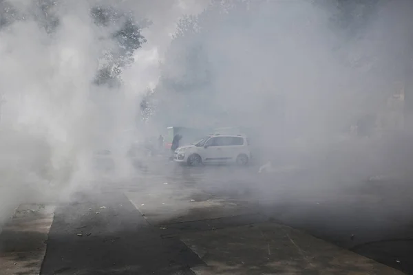 I manifestanti si sono scontrati con la polizia antisommossa durante una marcia per l'annua — Foto Stock