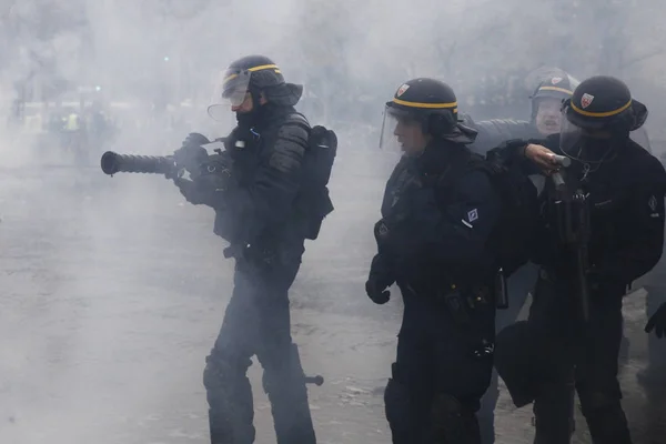 フランス・パリで黄色いベスト抗議 — ストック写真