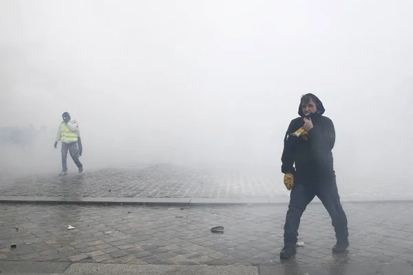 Жовті жилети протесту в Парижі, Франція — стокове фото