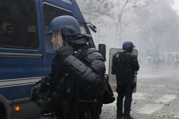 Gele vesten protest in Parijs, Frankrijk — Stockfoto