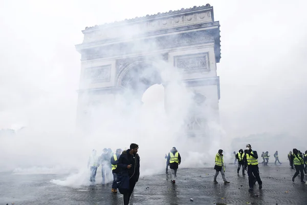 Žlutá vesta protestu v Paříži, Francie — Stock fotografie