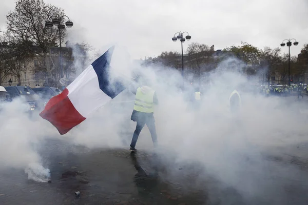 Протест против жёлтых жилетов в Париже — стоковое фото