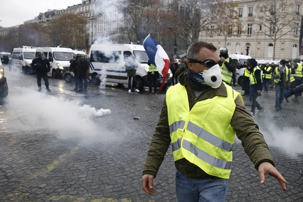 Διαμαρτυρία για τα κίτρινα γιλέκα στο Παρίσι, Γαλλία — Φωτογραφία Αρχείου